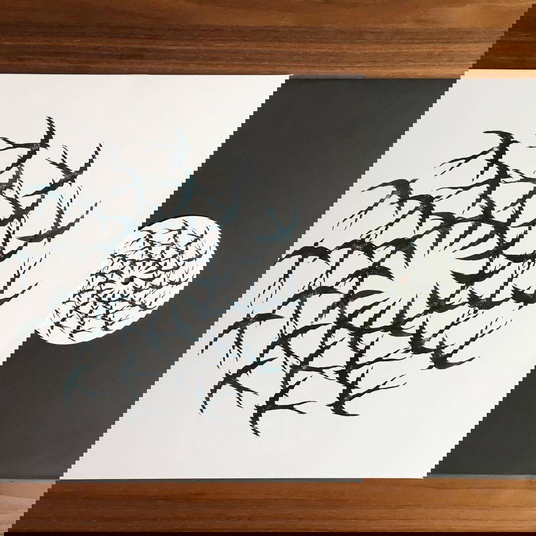 Record cover made of a lino print, consisting of swallows flying in a circle