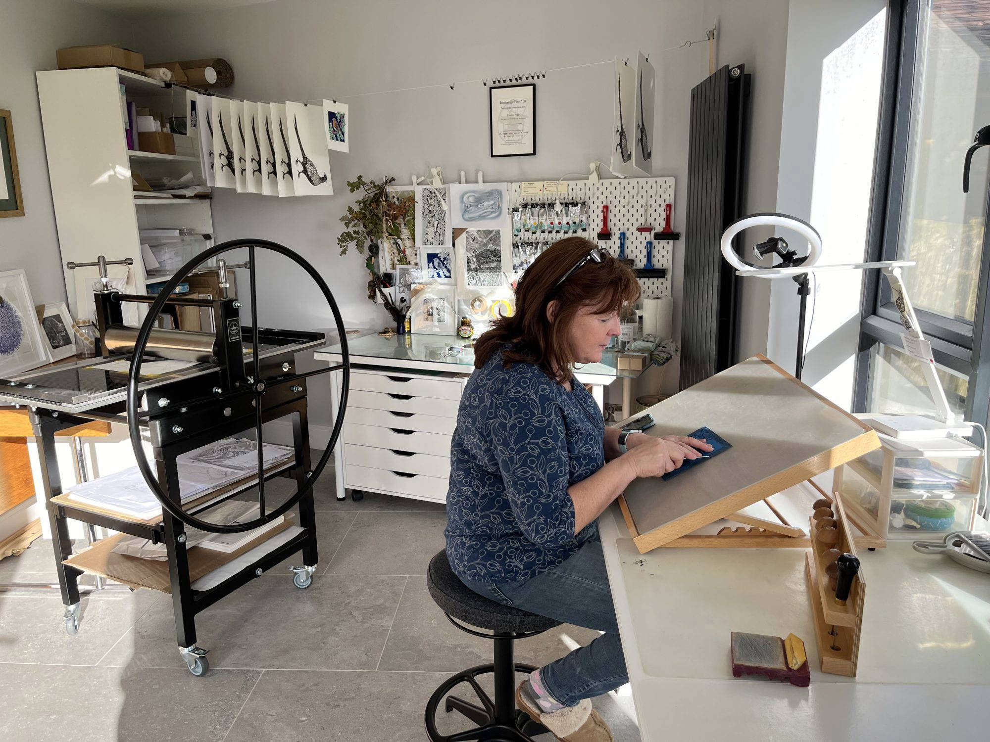 Serie de 3 grabados de la artista Scarlett Rebecca titulada Pasado Presente Futuro