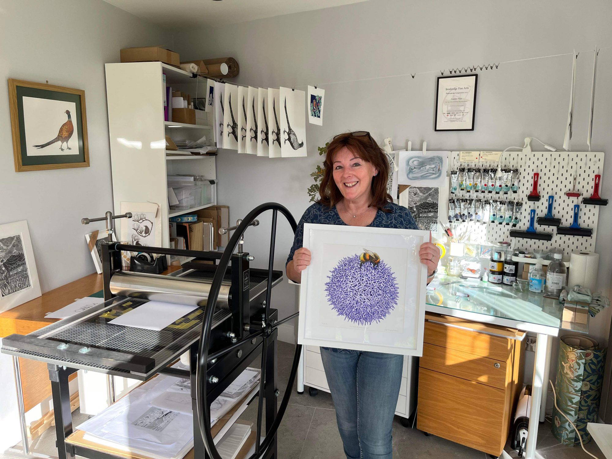 Serie de 3 grabados de la artista Scarlett Rebecca titulada Pasado Presente Futuro