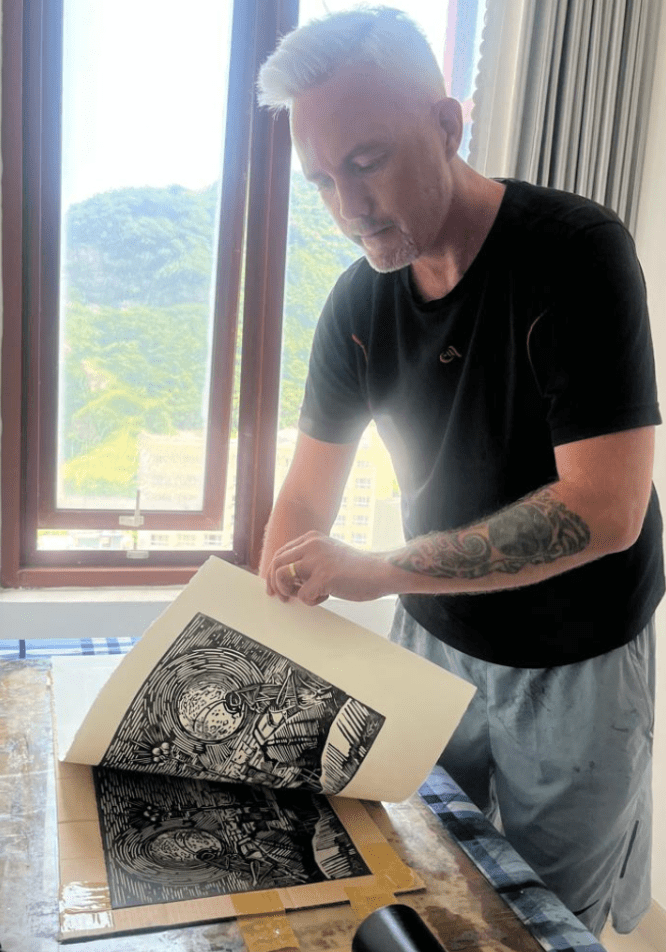 Revealing a linocut print