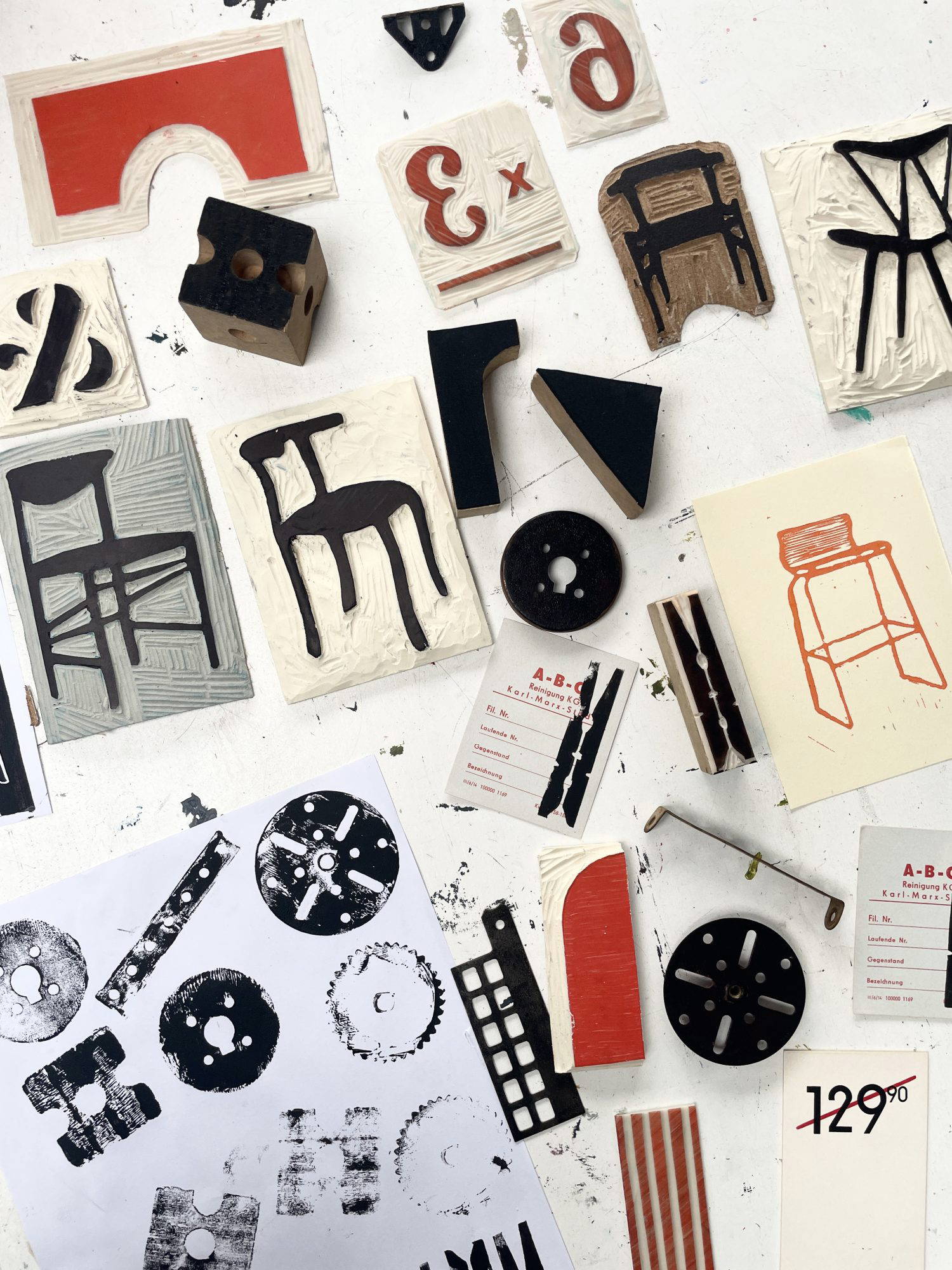 Sarah Ransomes'un seyahatlerinden ilham alan linolyum baskılar